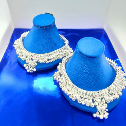 Traditional Silver Dulhan Payal with Ghungroo Detailing Traditional Silver Dulhan Payal with Ghungroo Detailing